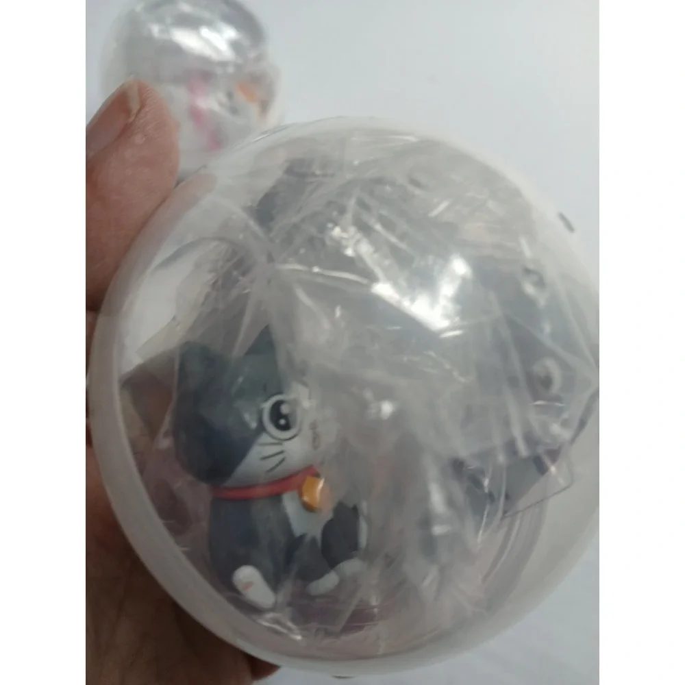 Trading figures - set of 3‎ types 